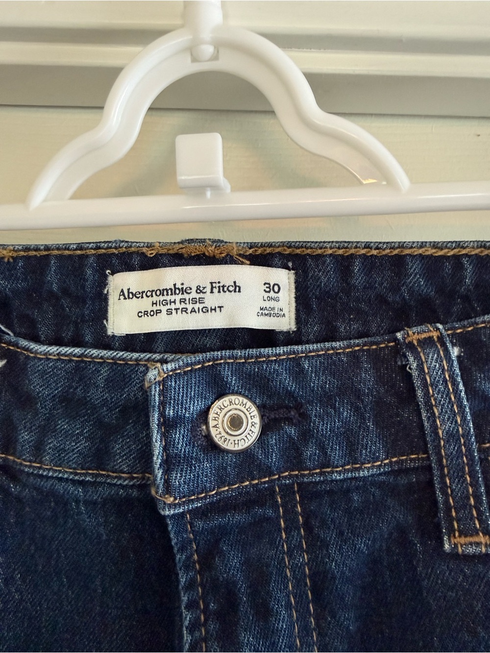 Abercrombie & Fitch Curve Love High Rise Cropped Straight Jeans in Dark Blue - Picture 3 of 5